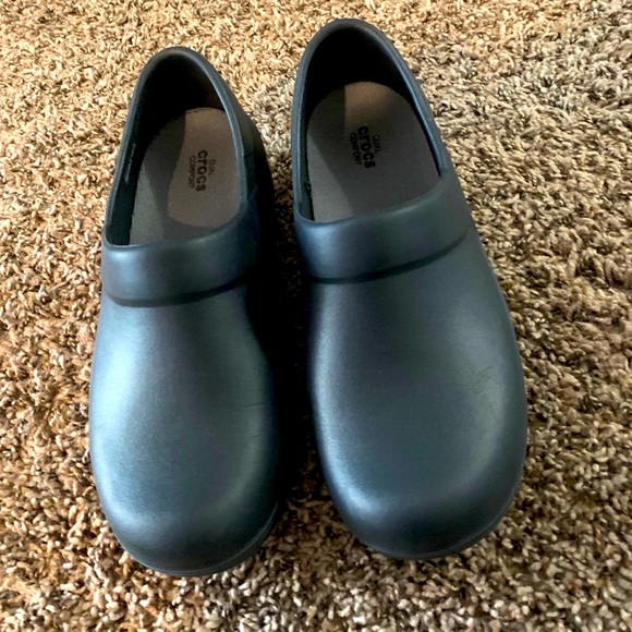 Woman’s Crocs - Picture 2 of 2